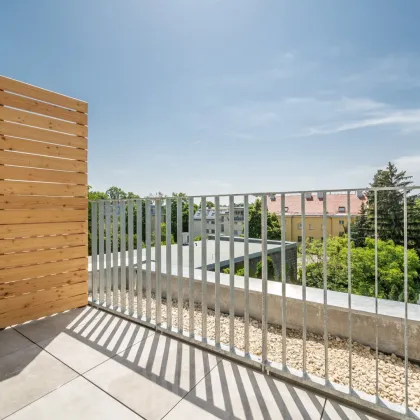 Sieveringer Straße - Döbling: charmante 2 Zimmer DG Wohnung mit Terrasse, Klimanlage u.v.m - Ab 1.8 - Zweitbezug (!) - Bild 2