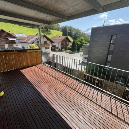 Schöne 152 m² Wohnung mit Balkon und Carport - Bild 2