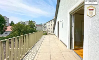 Urban Summer Vibes: DG-Wohnung mit 19m² Balkon und Steinertor-Blick