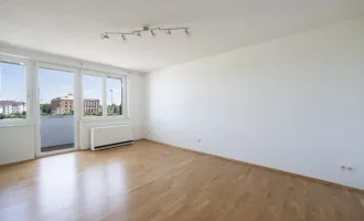 ** Sonnige 3 Zimmerwohnung mit Parkplatz und Kellerabteil **