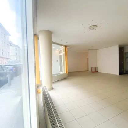 Neubau Geschäftslokal Straßenseitige Glasfront & Eingang | 3 Min. zum Kutschkermarkt und zur U6 | PKW-Stellplatz | 2 Min. zum Aumannplatz - Bild 3