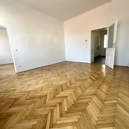 75m² Stadtwohnung: 2-Zimmer-Altbau mit Einbauküche für 668.000 € - Bild 3