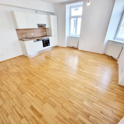 Neuer Preis! Wunderschöne Eckwohnung! Traumhaft saniertes Altbauhaus + Stylisches Stiegenhaus + Tolle Infrastruktur und Anbindung + Lebensqualität! Jetzt zugreifen! - Bild 2