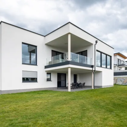 Sankt Oswald bei Freistadt: moderne Villa mit Indoorpool und Aussichtslage - Bild 2