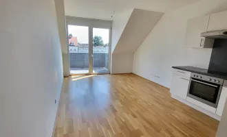 Stylische 2-Zimmer Wohnung mit Balkon -Top Floor Apartment- Ab sofort