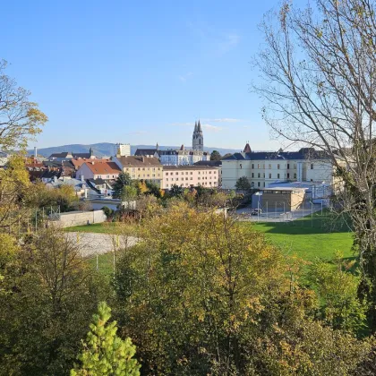 Moderne Eigentumswohnung mit traumhafter "Wintergarten-Loggia" und Tiefgaragen-Stellplatz - Bild 2