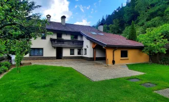 Neuwertige, generalsanierte Eigentumswohnung mit Garten und Carport