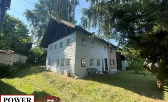 großer Baugrund mit altem Bauernhaus!