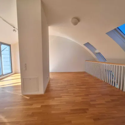 360 Tour / Moderne, exklusive 2-Zimmer-Maisonette-Dachterrassenwohnung mit Parkblick in bester Lage des 9. Bezirks - Bild 3