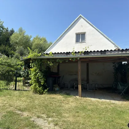 Sanierungsbedürftiges Haus mit Nebengebäude und Carport - Bild 2