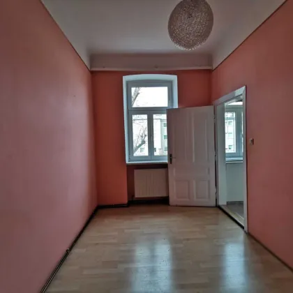 +.+NEU+.+ Sanierungsbedürftige 2-Zimmer Altbau-Wohnung, viel Potenzial! - Bild 2