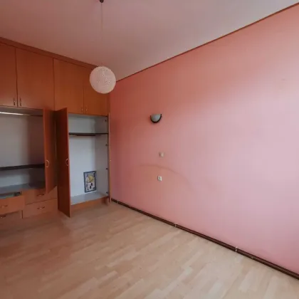 +.+NEU+.+ Sanierungsbedürftige 2-Zimmer Altbau-Wohnung, viel Potenzial! - Bild 3