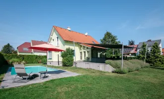 Zuhause im Glück! Erstklassiges Einfamilienhaus mit Balkon, Terrasse und Garten samt Pool in absoluter Grünruhelage im Zehnerviertel