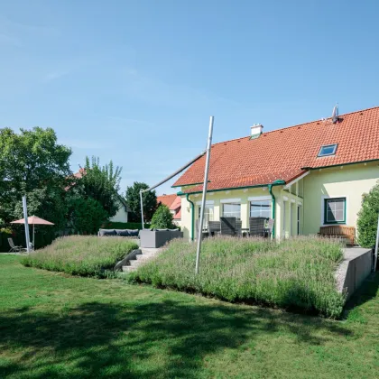 Zuhause im Glück! Erstklassiges Einfamilienhaus mit Balkon, Terrasse und Garten samt Pool in absoluter Grünruhelage im Zehnerviertel - Bild 2