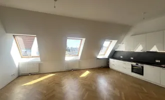 UNBEFRISTET - Helle 3-Zimmer Dachgeschosswohnung mit großer Wohnküche, Terrasse, Kellerabteil und Garagenplatz optional