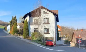 Nähe Kirchschlag: Ein- Zweifamilienhaus in schöner Aussichtslage!