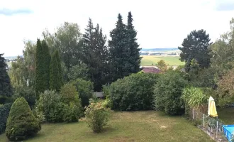 Weihnachten bereits im eigenen Haus feiern!  Voll unterkellertes Einfamilienhaus mit Einliegerwohnung, großem Wintergarten und herrlichem, unverbaubarem Ausblick!