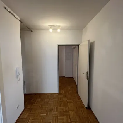 Zentrale 2 Raum Wohnung in Ebelsberg - Bild 3