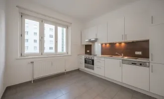 TOP LAGE! 3-Zimmer-Wohnung + separate Küche (am Schottenring) - ab sofort verfügbar!