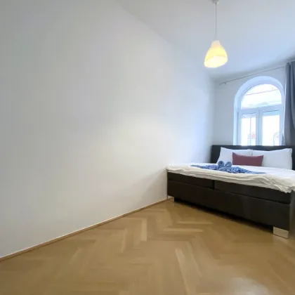 Schnell sein: Stilvoll sanierte Altbauwohnung + 2-Zimmer + perfekte Raumaufteilung + Top-Lage! - Bild 2