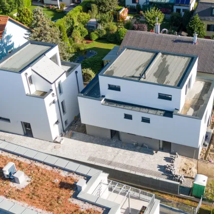 Elegante Neubauten: Erstbezug mit Garten, Terrasse und Luftwärmepumpe | Helle und moderne Räume | Hochwertige Ausstattung | Parkplatz - Bild 2