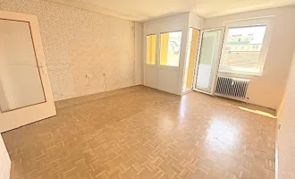 NEUER PREIS! PROVISIONSFREI VOM EIGENTÜMER! UNSANIERTE 3-ZIMMER WOHNUNG MIT LOGGIA BEIM COLOSSEUM21!