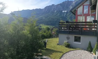 Großes Wohnhaus mit Einliegerwohnung, Wintergarten u. Terrasse! Herrlicher Grimmingblick!