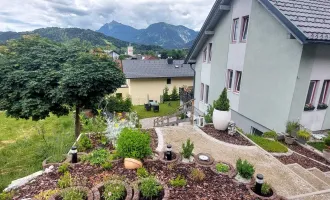 Großes Wohnhaus mit Einliegerwohnung, Wintergarten u. Terrasse! Herrlicher Grimmingblick!