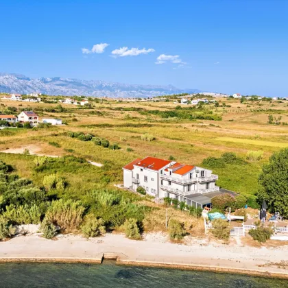 Idyllisch gelegenes Apartmenthaus als Investitionsobjekt direkt am Meer, Region Zadar - Bild 2