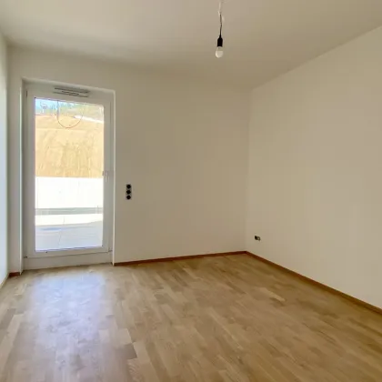 Neubau Erstbezug Ruhige Drei Zimmer Wohnung mit großer Terrasse - Bild 3