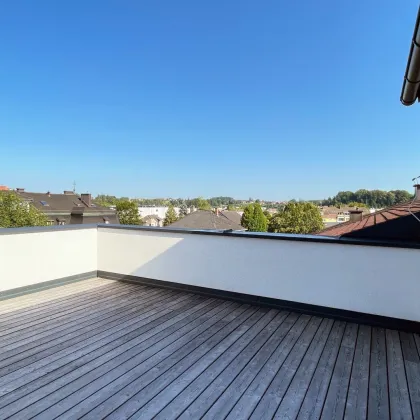 Elegante Dachgeschosswohnung mit großzügiger Terrasse! - Bild 2