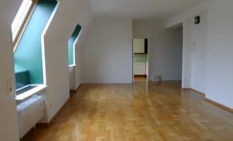 DG-Wohnung mit Balkon – Traumlage und spektakuläre Aussicht! Befristet vermietet bis 31.08.2025