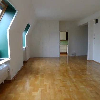 DG-Wohnung mit Balkon – Einzigartige Lage und atemberaubende Aussicht! Befristet vermietet bis 31.08.2025 - Bild 3