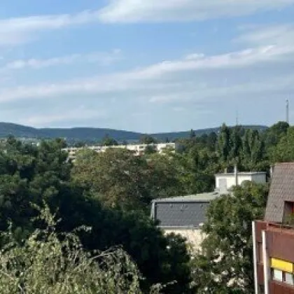 DG-Wohnung mit Balkon – Traumlage und spektakuläre Aussicht! Befristet vermietet bis 31.08.2025 - Bild 2