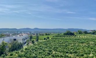 Neubau Erstbezug Sonnige Drei Zimmer Wohnung mit geräumiger Außenfläche und Fernblick