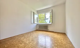 Sehr geräumige zentral begehbare 4 Zimmer mit sonniger Loggia - Familien- oder WG-Wohnung in Ruhelage mit Erweiterungspotential - Garagenstellplatz