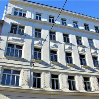 WASAGASSE, sonniges 92 m2 Dachgeschoß mit 6 m2 Balkon, 3 Zimmer, Wohnküche, 2 Bäder, Parketten, Fernblick - Bild 2