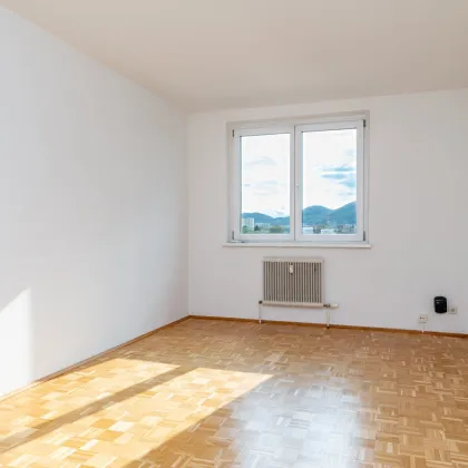 SONNIGE 2-ZIMMER-WOHNUNG MIT TRAUMHAFTEN FERNBLICK - Bild 2