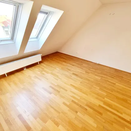 Nochmals reduziert! TOP Gelegenheit! Ab ins Dachgeschoss! Riesige Terrasse + Perfekte Raumaufteilung + Tolle Infrastruktur + Ideal auch als Anlage! Jetzt zugreifen! - Bild 3