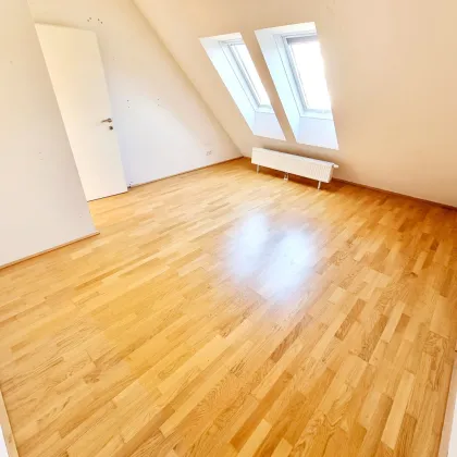 Nochmals reduziert! TOP Gelegenheit! Ab ins Dachgeschoss! Riesige Terrasse + Perfekte Raumaufteilung + Tolle Infrastruktur + Ideal auch als Anlage! Jetzt zugreifen! - Bild 2