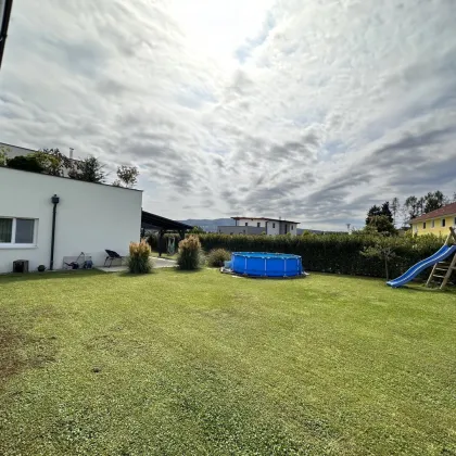 4-Zi-Familienparadies mit großem Garten, neuwertig mit viel Privatsphäre! Moderne Ausstattung, sehr große sonnige, überdachte Terrasse, 2 Carportplätze - Bild 2