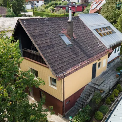 ALT UND NEU ZUGLEICH  - EINFAMILIENHAUS IN GRÜNLAGE MIT FERNBLICK  und Bach an der Grundstücksgrenze - Bild 2