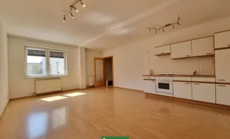 Tolle Lage in der Fußgängerzone von Hollabrunn - Freundliche 2 Zimmer Wohnung mit viel Platz - Offene Wohnküche, Abstellraum, uvm.