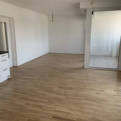 Exklusives Wohnen im Herzen von Wiener Neustadt - Traumwohnung im Dachgeschoß, vollsaniert mit Balkon und Stellplatz! - Bild 2