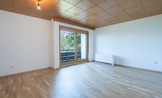 ++ Schöne 3 Zimmer Wohnung mit Loggia, Parkplatz und Kellerabteil ++