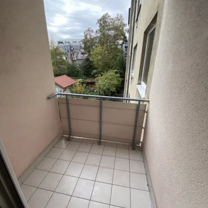 Gepflegte 2 Zimmer Wohnung mit Balkon - Bild 2