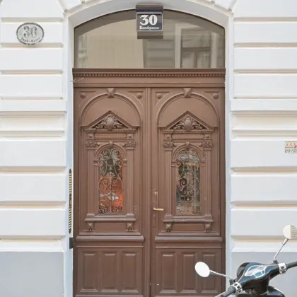 Charmante Altbauwohnung mit Balkon - Stilvoll Wohnen im 7. Bezirk - Bild 3