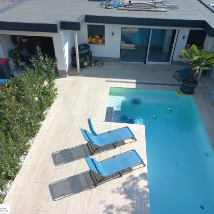 Wunderschönes Wohnhaus in herrlicher Lage in Traun mit Pool und Poolhaus! - Bild 2