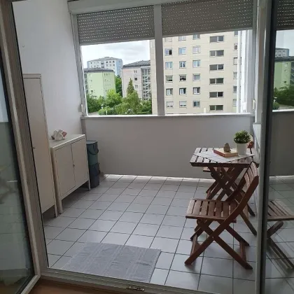 Platz für Familienglück: Stylische 4-Zimmer-Wohnung mit Spielplatzblick wartet auf euch! - Bild 2