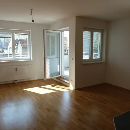 Hübsche, komfortabel ausgestattete 2 Zimmer-Wohnung mit Balkonterrasse in sonniger Ruhelage - Bild 2